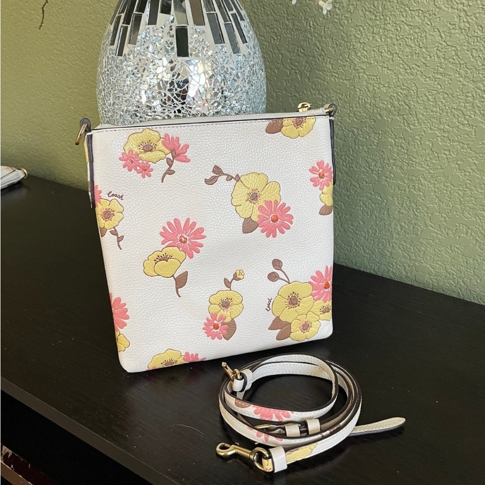 Coach Kitt Crosdbody Floral - Picture 2 of 8
